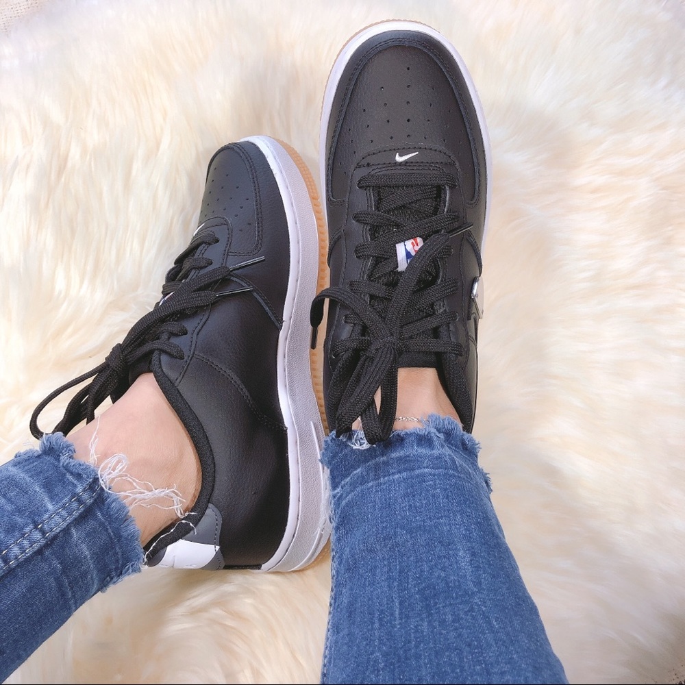 Air Force1 LV8, Black/Wolf Grey, men & wmn sizes - Picture 3 of 11